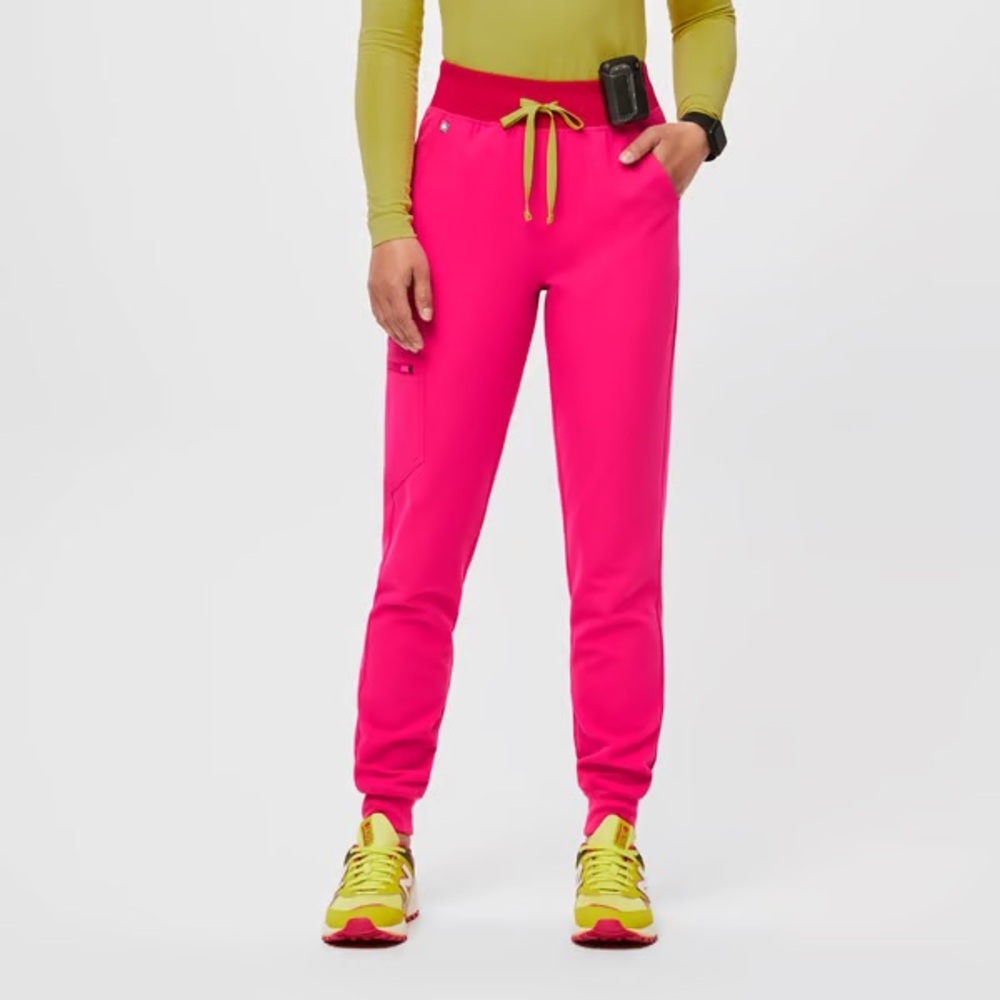 FIGS Zamora Shocking Pink size small